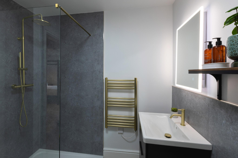 Bathroom 4, Winckley Chambers, Lancashire