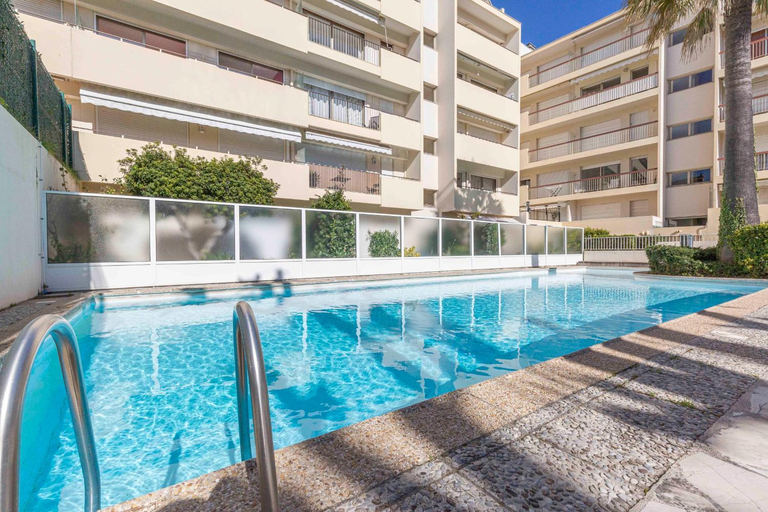Others 5, Chez J-P - 100m beach 2-4pers terrace sea view pool garage, Alpes-Maritimes