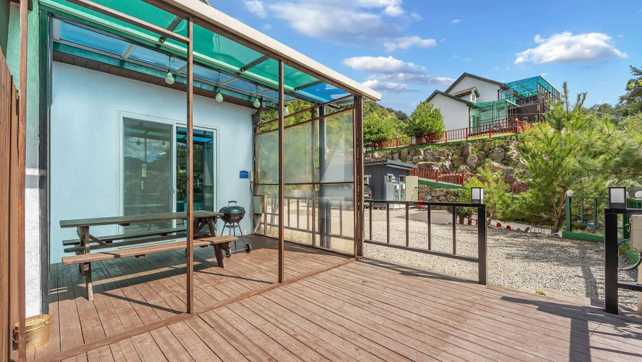 Exterior & Views 2, Gapyeong Topclouds Pet&spa Pension, Gapyeong