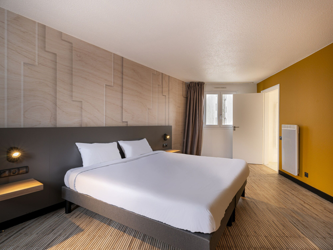 Bedroom 3, B&B HOTEL Lorient Ploemeur, Morbihan