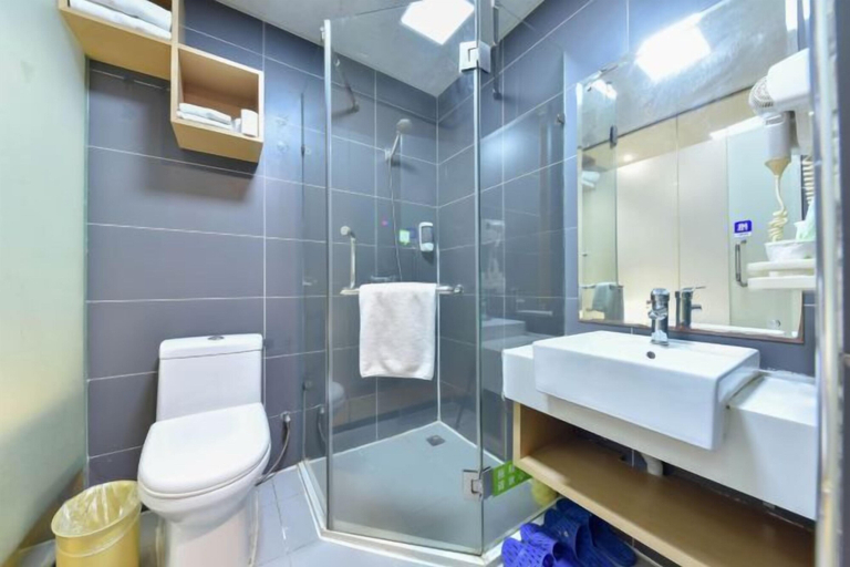 Bathroom 3, Aige Hotel (Shenzhen Bao'an Fanshen Subway Station), Shenzhen