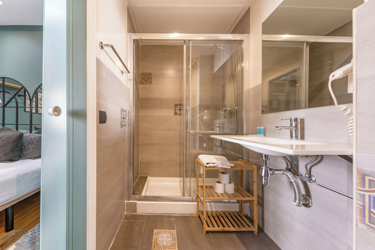 Bathroom 4, Ainb Born-damas Apartments, Barcelona