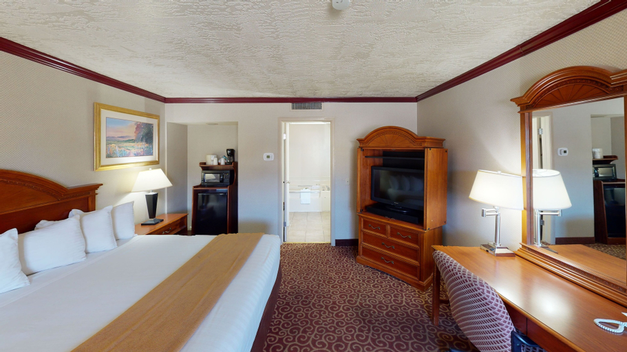 Bedroom 2, Red Arrow Inn & Suites, a Travelodge by Wyndham, Montrose