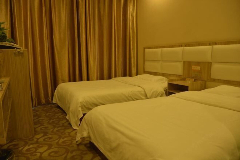 Bedroom 3, Huashan Hualong Hotel, Weinan