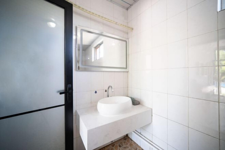 Bathroom 4, Shuangyuanhui Resort, Beijing
