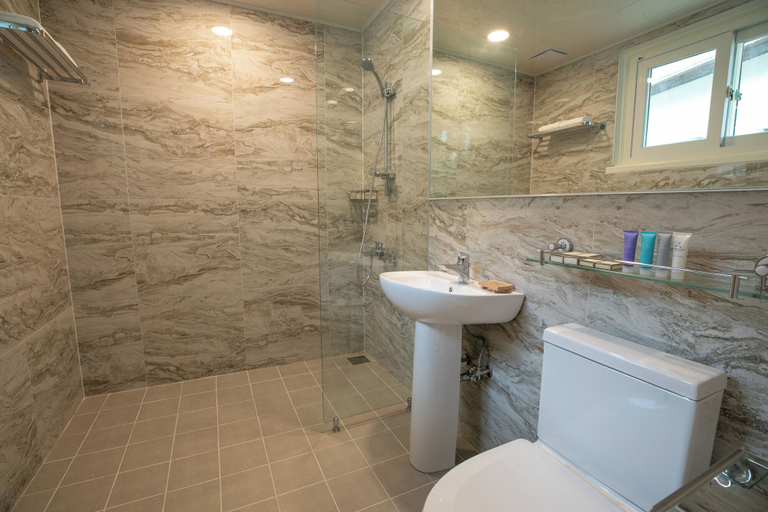 Bathroom 5, Kensington Resort Seorak Valley, Goseong