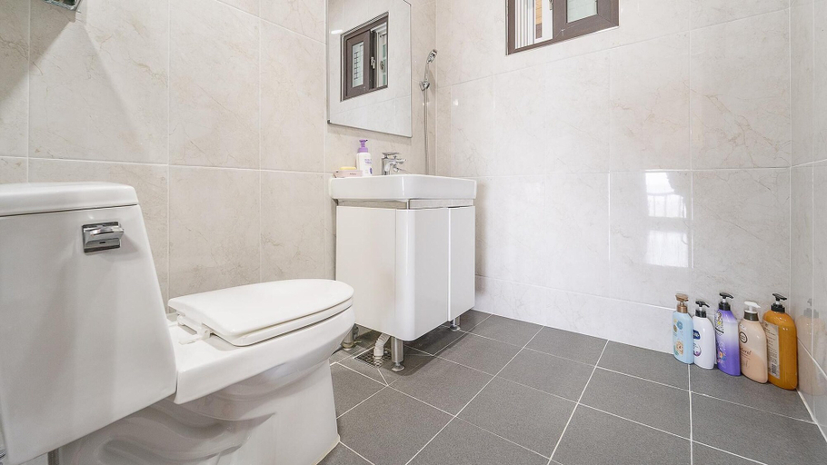 Bathroom 3, Ganghwa Pastel Pension, Ganghwa