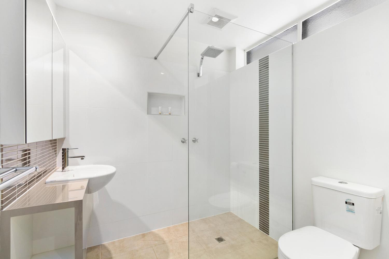 Bathroom 5, Quality Inn and Suites Traralgon, Latrobe - Traralgon