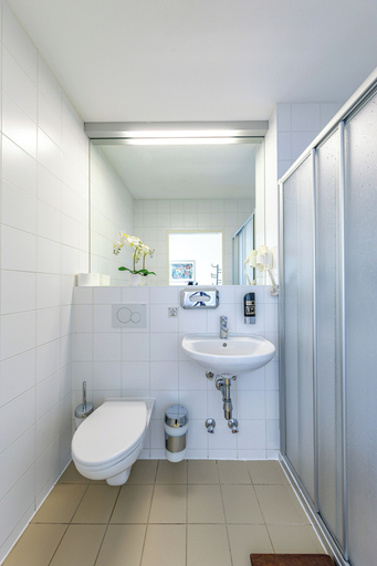 Bathroom 4, A&T Hotel & Hostel, Wien