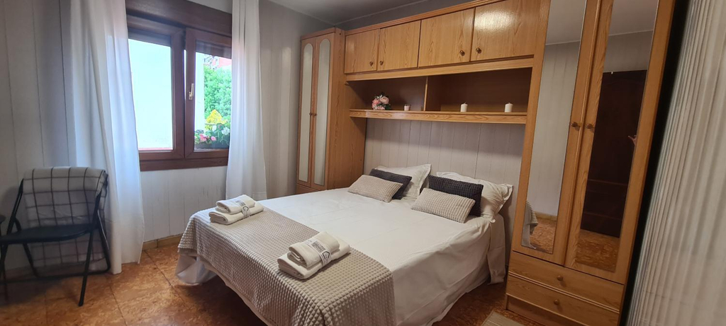 Bedroom 4, El Alleranu de Candas con Wifi Incluido, Asturias