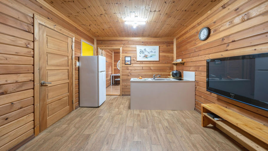 Others 5, Hwacheon Parprika Yellow Pension, Cheorwon