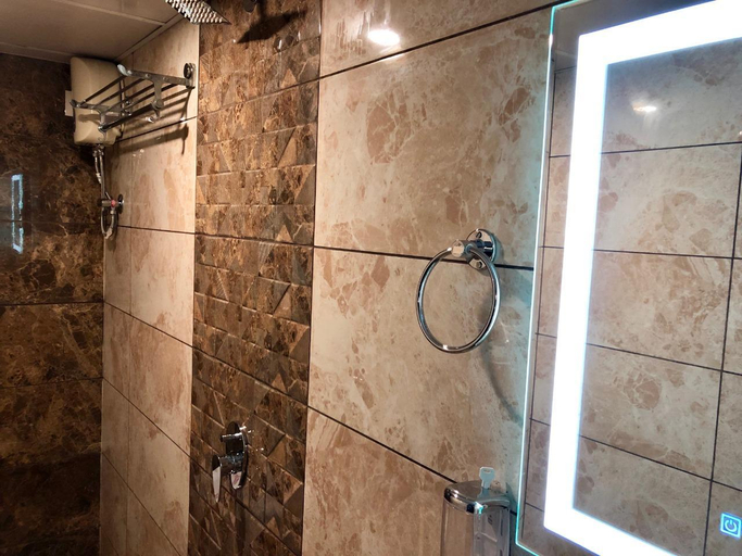 Bathroom 5, Hotel Avon Ruby, Mumbai City
