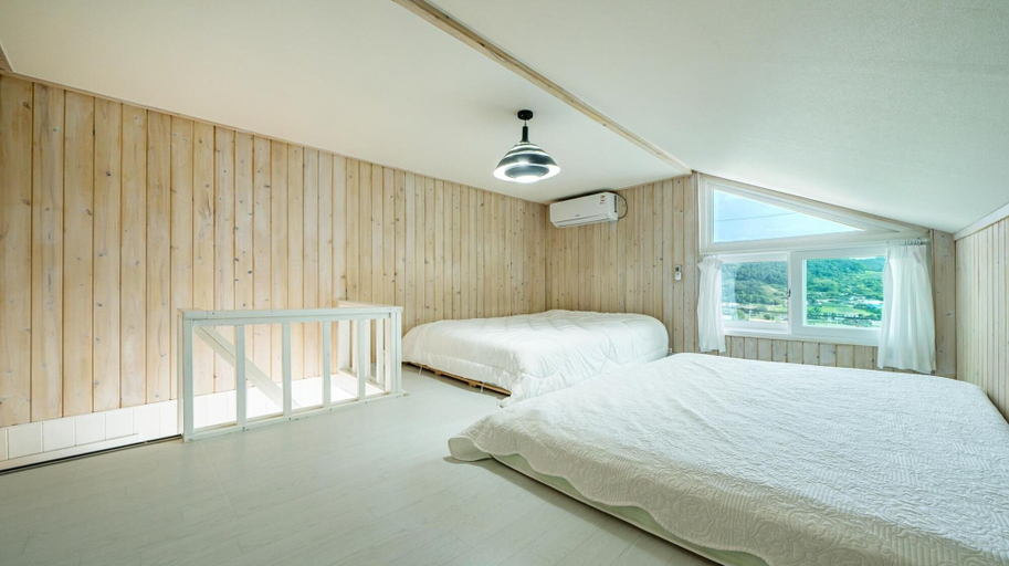Bedroom 3, Yeosu Sky Pension, Yeosu