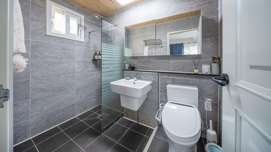 Bathroom 4, Jeju Jongdalrifeel House, Jeju