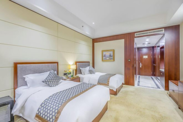 Bedroom 3, Bohai International Hotel, Cangzhou