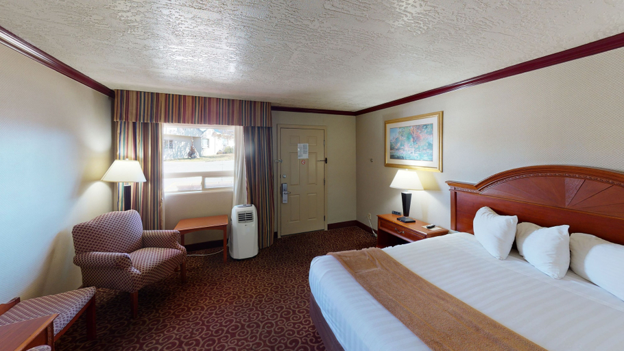 Bedroom 3, Red Arrow Inn & Suites, a Travelodge by Wyndham, Montrose