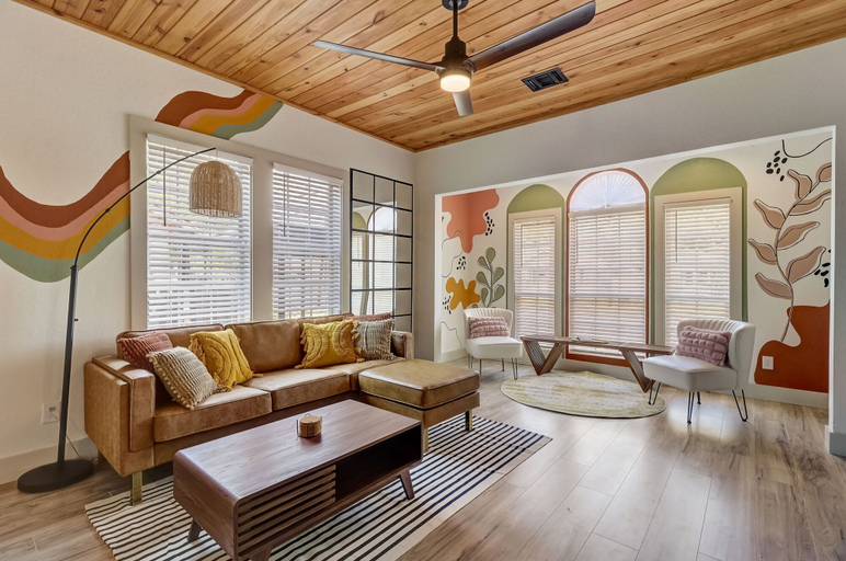 Others 5, The Retro Retreat - Close to Downtown Fort Sam, Bexar