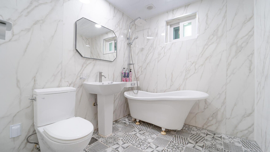 Bathroom 4, Yangyang In Memory Pension, Yangyang