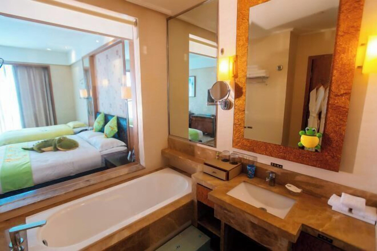 Bathroom 4, Nishi Haitai Hotel, Weihai