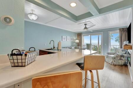 2, Oceans Pointe Nantucket inspired condo on the bay, Hillsborough