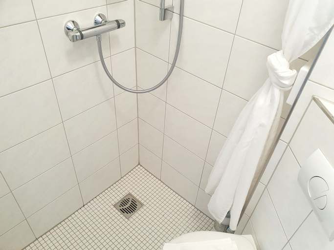 Bathroom 26
