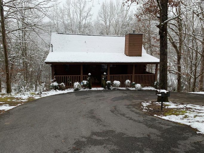 Exterior & Views 3, Romantic Mountain Shanty with Hot Tub and Fireplace, Sevier