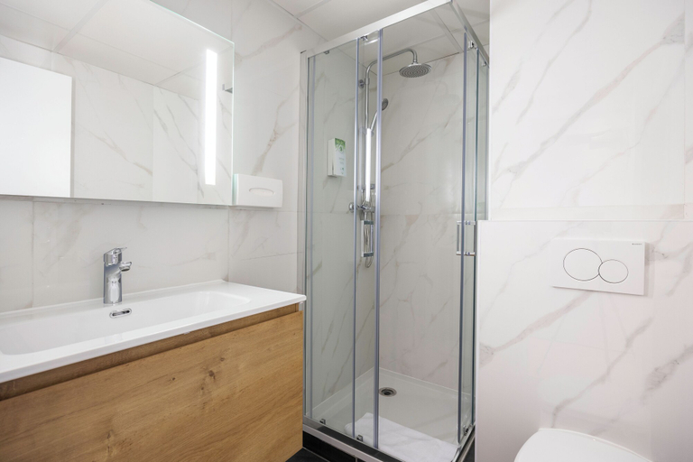 Bathroom 4, Hotel Louise, Bruxelles