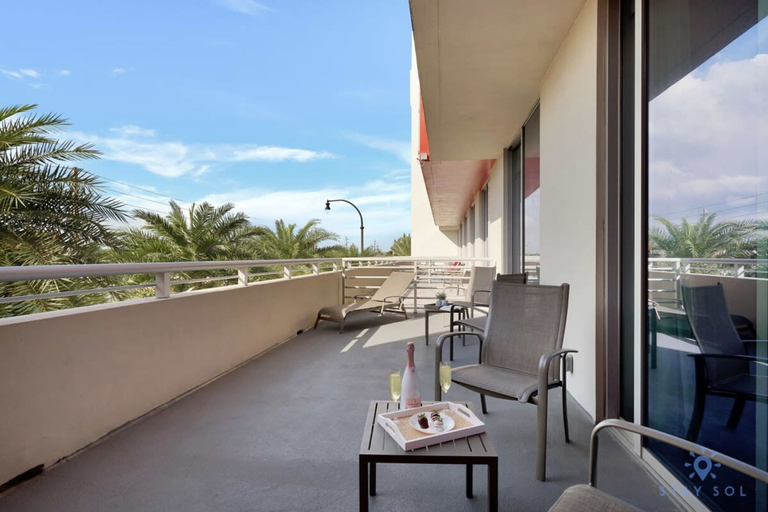 Room 3, Modern Resort Terrace- Up To 6 Near Beach, Broward