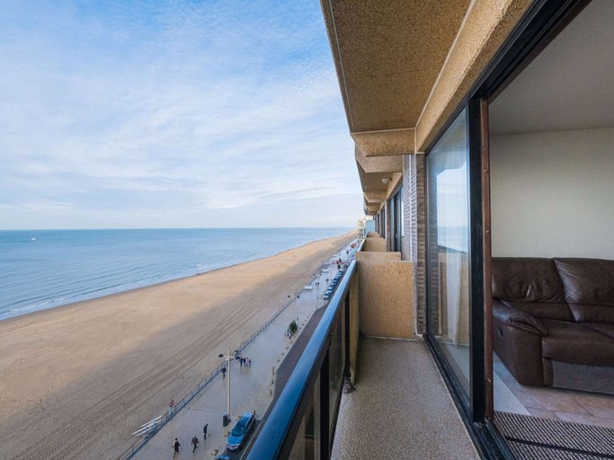 Balcony 4, Bright Apartment Near the Center, West-Vlaanderen
