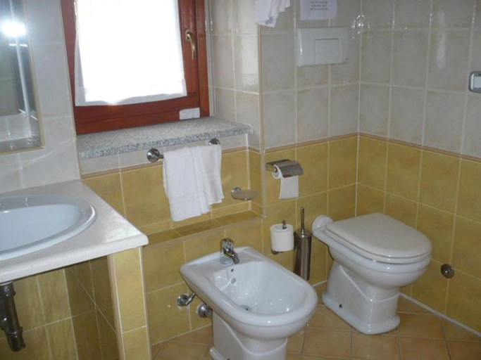 Bathroom 4, Antica Marina, Vibo Valentia