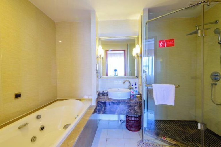 Bathroom 4, Haohan Hotel, Qiannan Buyei and Miao