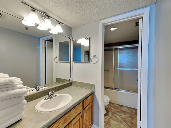 Bathroom 4, Phoenix III by Southern Vacation Rentals, Baldwin
