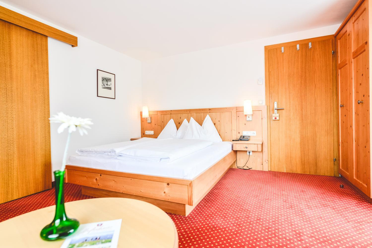 Bedroom 2, Hotel Hoferhaus, Zell am See