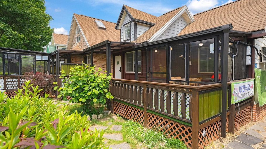 Exterior & Views 2, Gapyeong Dangdangi Pet Pension Green, Gapyeong