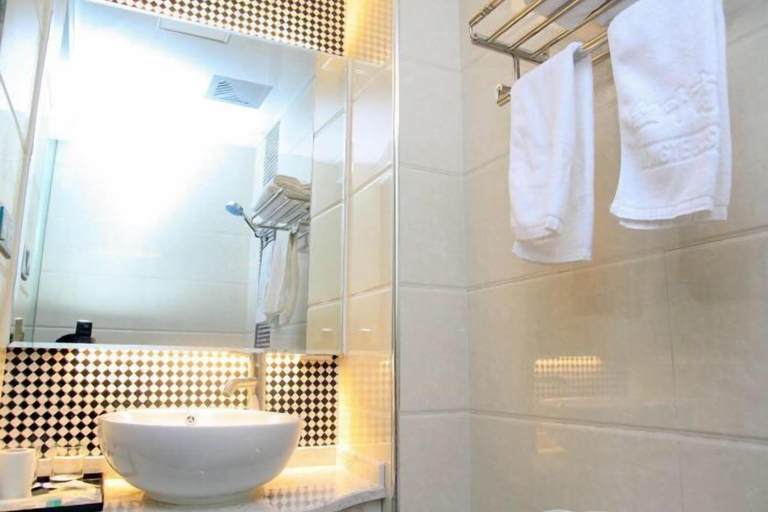 Bathroom, Hongye Business Hotel, Yichang