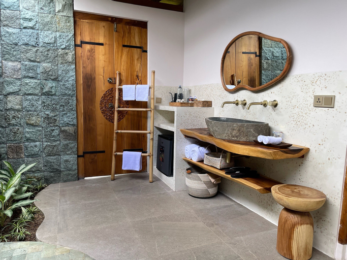 Bathroom 22