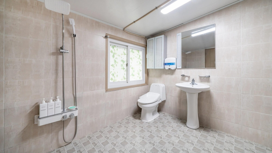 Bathroom 3, Yeosu Dulggot Pension, Yeosu