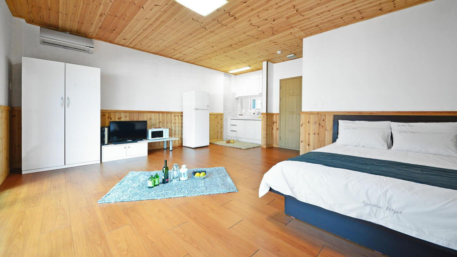 Bedroom 2, Hwacheon Turkey Valley, Cheorwon