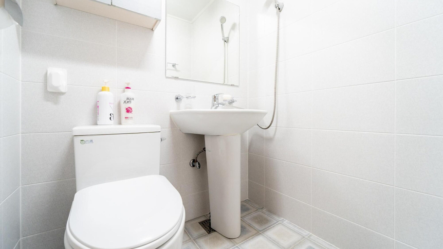 Bathroom 4, Jeju Chunjane Pension, Seogwipo
