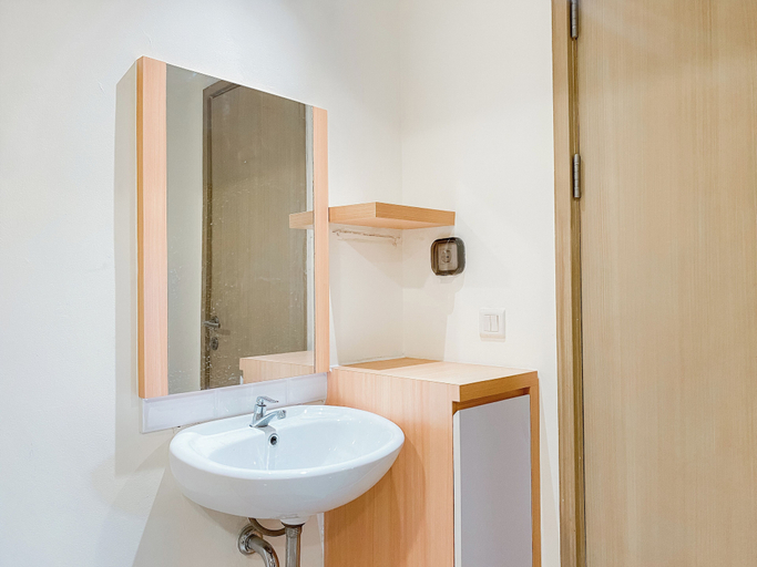 Bathroom 3, Comfort 2Br At Meikarta Apartment Cikarang, Cikarang