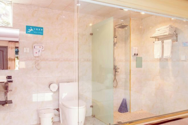 Bathroom 3, Lugu Lake Yongzhen Hotel, Lijiang