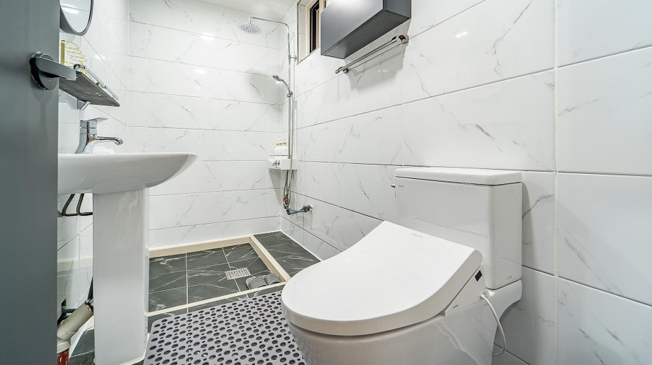 Bathroom 4, Jeju Hoyeongfarm Stay, Jeju