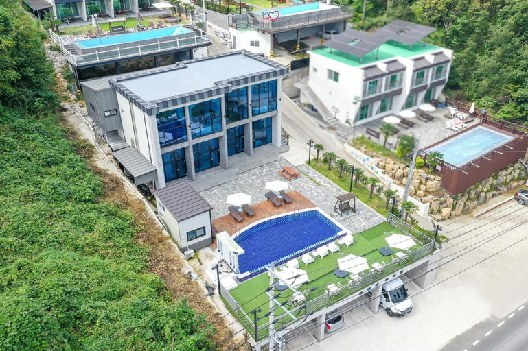 Exterior & Views 2, Yeosu Tivoli Pension, Yeosu
