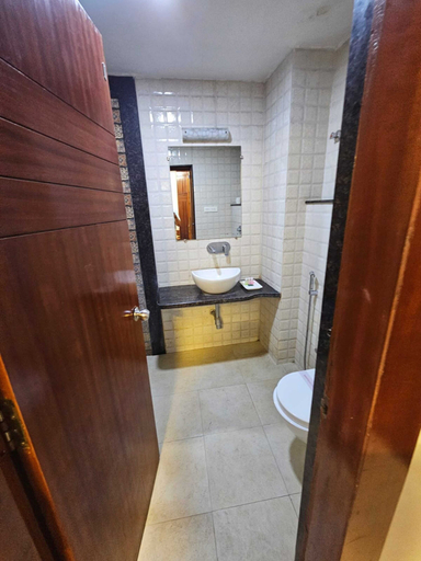 Bathroom 4, Hotel Midcity, Varanasi