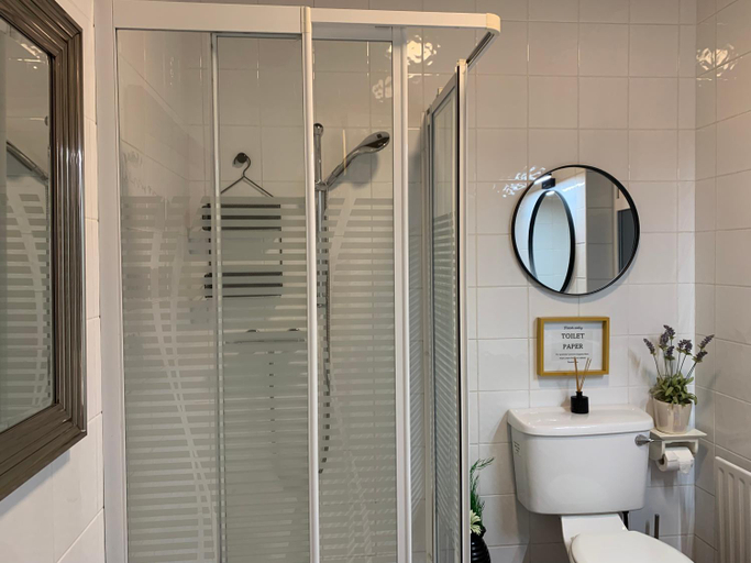 Bathroom 3, Follies Suites Ballyvoile