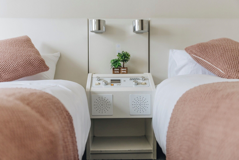 Bedroom 4, Hotel Justice, Minamiuonuma