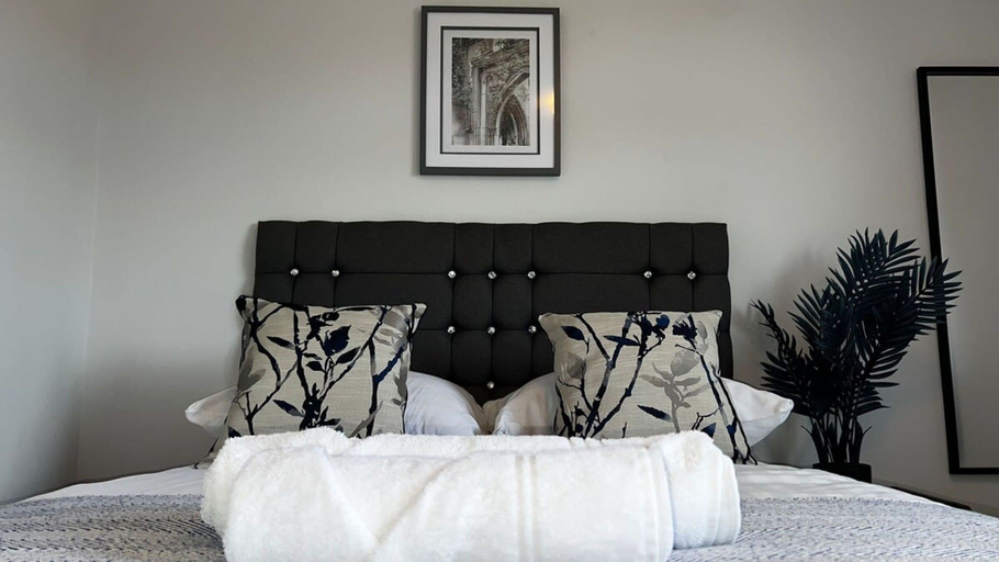 Bedroom 3, The Cheshire Gathering - Hot Tub 8 Bedroom, Cheshire West and Chester