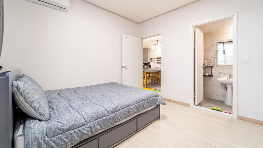Bedroom 4, Goseong Pinetree Pension, Goseong