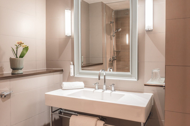 Bathroom 4, The Belfry, Warwickshire