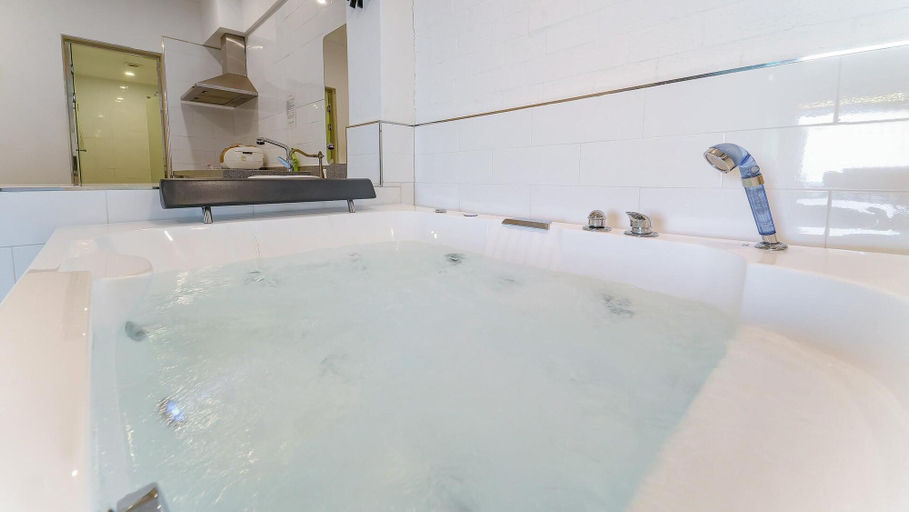 Bathroom 4, Gosung Stager, Goseong